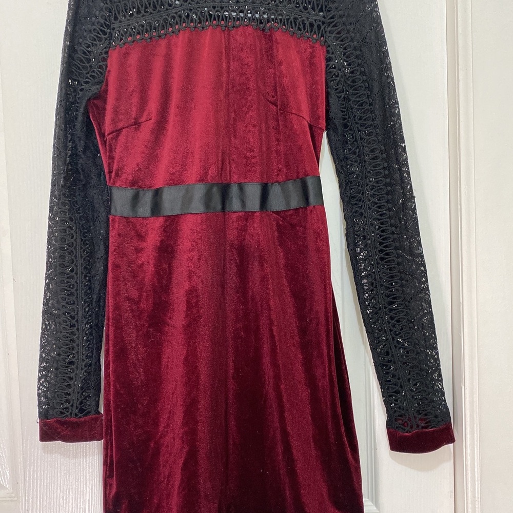 Romeo and Juliet burgundy velvet, high neck burgundy dress in size small